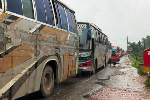 ঢাকা-টাঙ্গাইল মহাসড়কে তীব্র যানজট